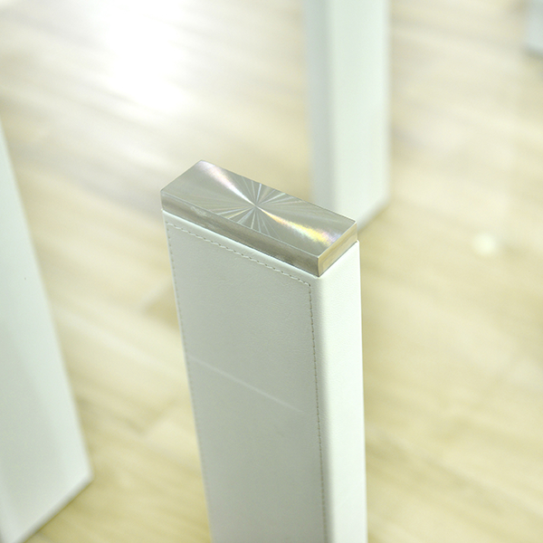 Mesa 194 pintada - detalle 1